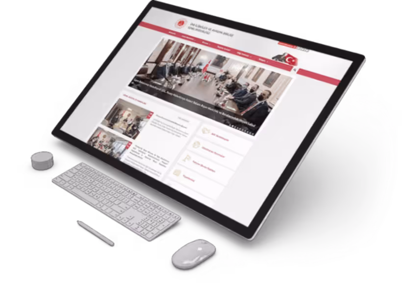 Kurumsal Firmalar İçin WordPress Web Sitesi Arayüzü Kurumsal WordPress web sitesi tasarımı örneği, masaüstü cihaz üzerinde kamu kurumu arayüzüyle birlikte gösteriliyor